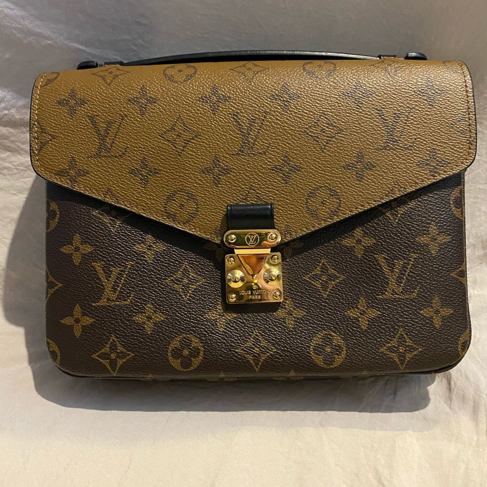 Reverse monogram bag
